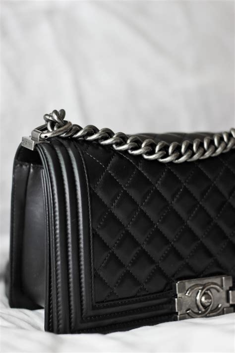 chanel le boy old medium review|Chanel boy bag inside.